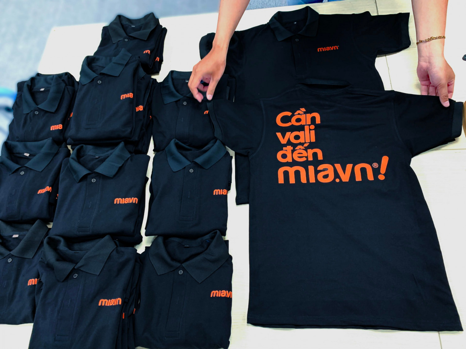 Áo Thun Gia Công Thiết Kế Thời Trang - Xu Hướng Hiện Đại Trong Ngành May Mặc