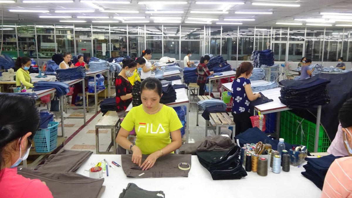 Gia công quần áo xuất khẩu - Thách thức và Cơ hội trong Ngành May Mặc