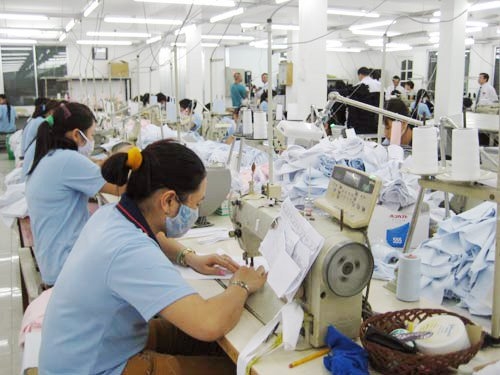 Gia công và sản xuất may lẻ - Hướng đi mới cho ngành thời trang hiện đại