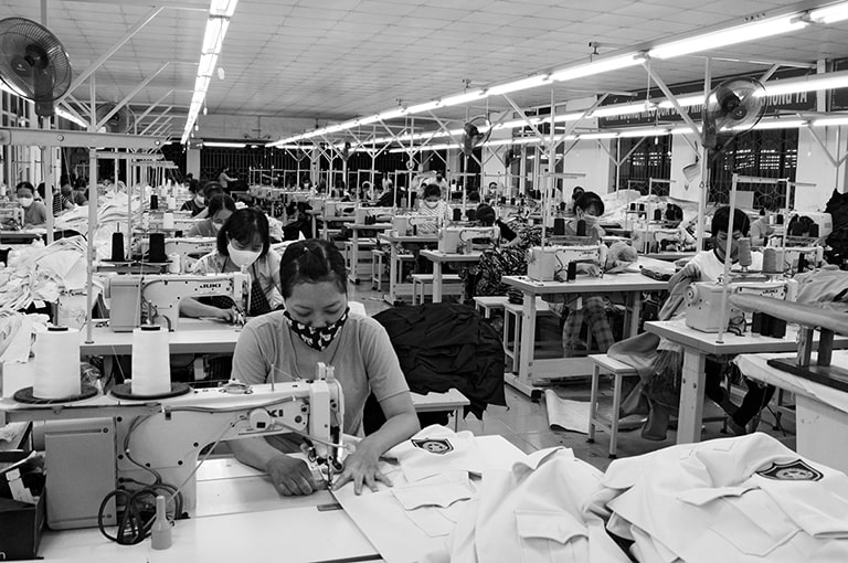 Gia công và sản xuất may lẻ - Hướng đi mới cho ngành thời trang hiện đại